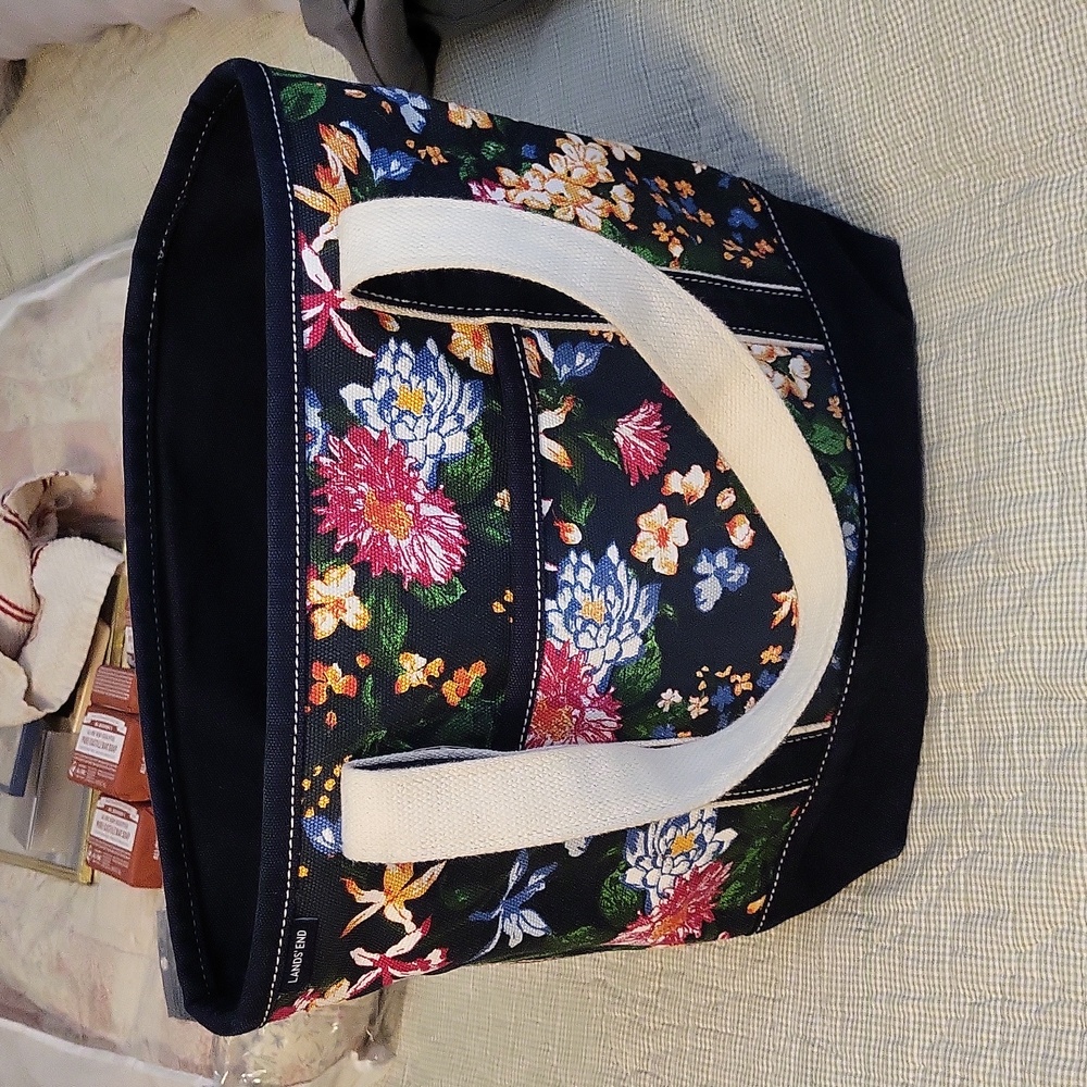 Lands End medium, open top, regular handles canvas tote bag (slightly used)